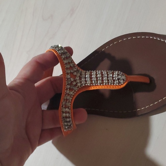 Red Circle 7.5 blinged out sandals orange t strap adorned with rhinestones - Picture 3 of 7
